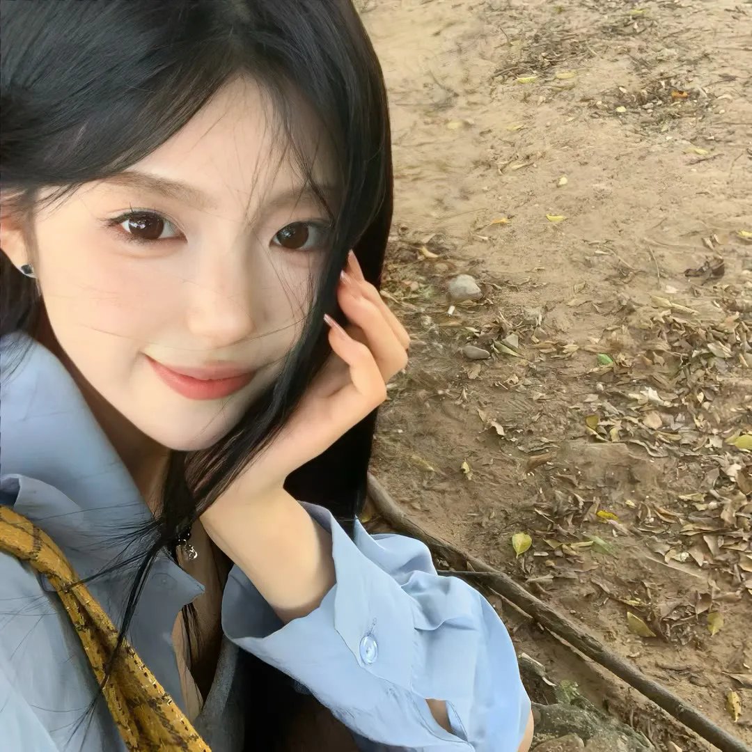 圆月映花都